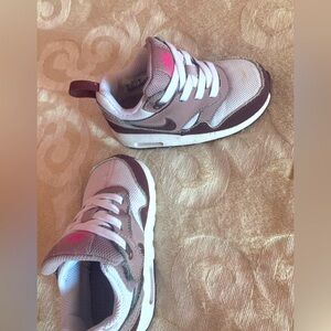 Baby Nike shoes size 7